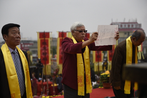 Thousands attend cross-Straits worship at Mount Tai