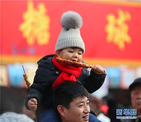 Qingdao folk fair gains popularity on opening day