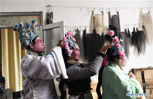 Opera troupe gives free performance for villagers in Shandong