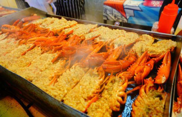 'Tanghulu' Snack Festival opens in Yantai