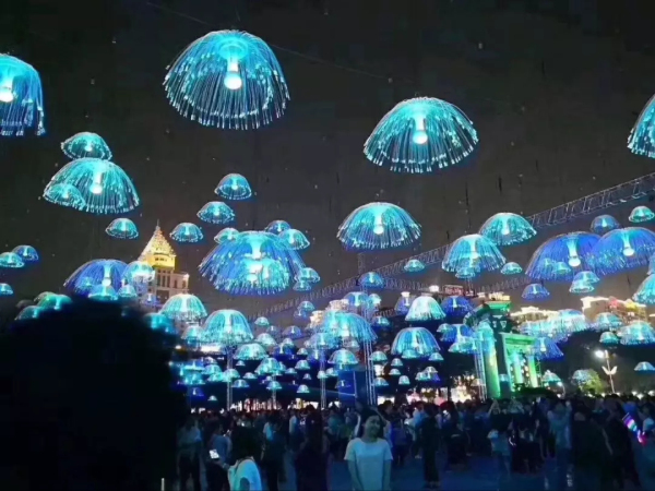 Gorgeous light show on display in Yantai Golden Beach