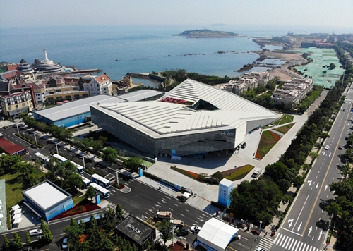 Volunteers at media center ready for SCO Qingdao Summit