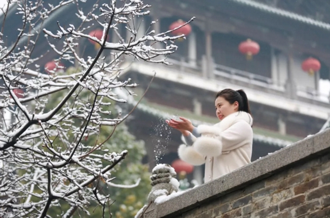 In pics: snow adorns Taierzhuang ancient town