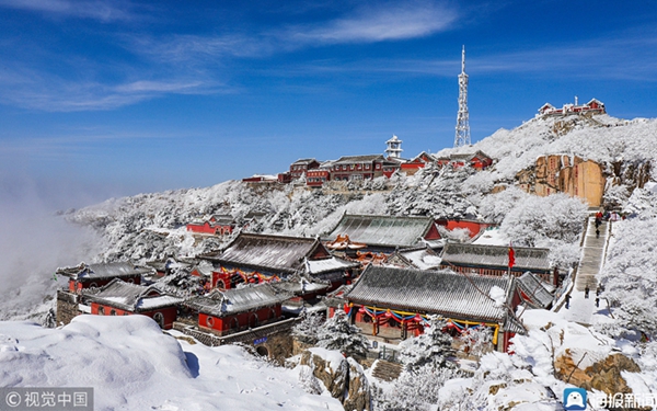 Mount Tai glistens with scenes of rime