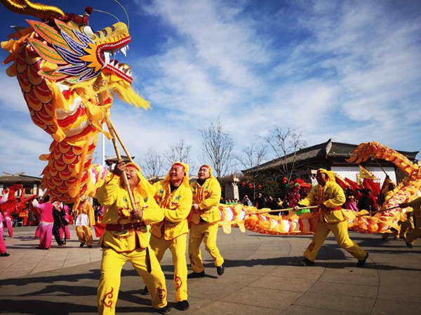 Folk performance staged in Yinan county