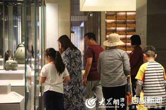 Confucius Museum attracts hordes of visitors