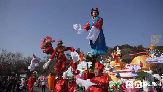 Lantern show dazzles visitors in Yantai