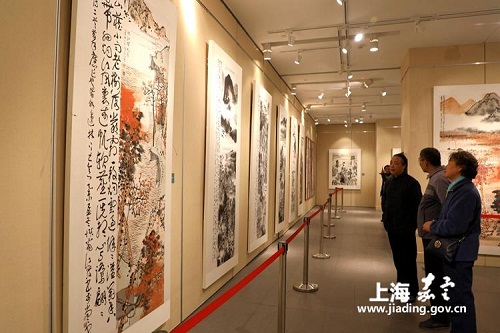 Art exhibition enriches Jiading workers' cultural lives