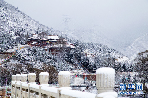 Spring snow falls on Luya Mountain