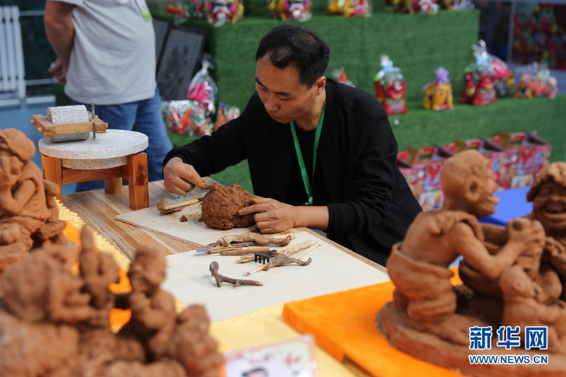 Folk handicraft showcased in Changzhi city