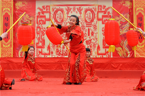 Xiaoyi people celebrating the Lantern Festival