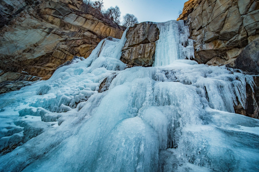 Marvelous spectacle of icefall on Mount Tai