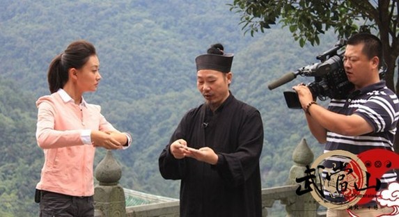 CCTV shoots program on Wudang Mountains