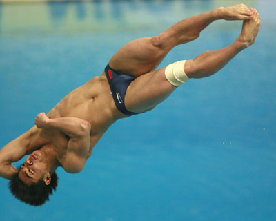 He Chong of China competes in the men's 3m springboard final during the 16th FINA Diving World Cup tournament held at the National Aquatics Center in Beijing, Feb. 21, 2008 . [Xinhua]