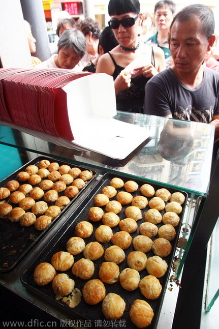 Can foreigners enjoy mooncakes?