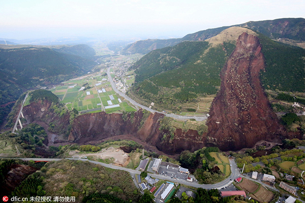 Earthquake brings out the best in Chinese, Japanese