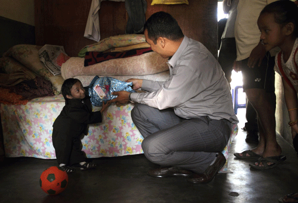 Nepal teen stands tall as world's shortest man