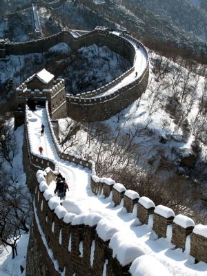 Heavy snow blankets magnificent Great Wall