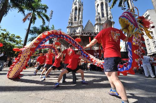 Overseas Chinese celebrate Spring Festival