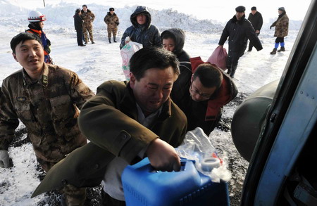 Helicopters rescue the trapped in Xinjiang