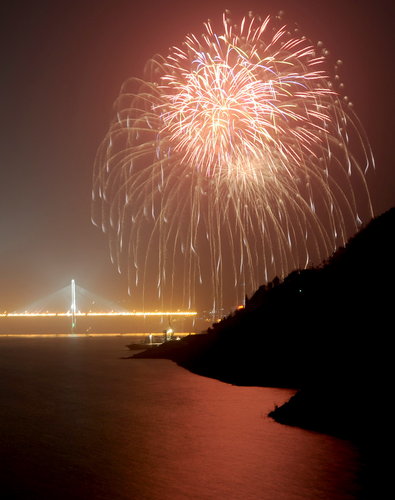 The Lantern Festival burns bright across China