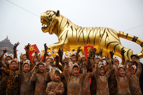 The Lantern Festival burns bright across China