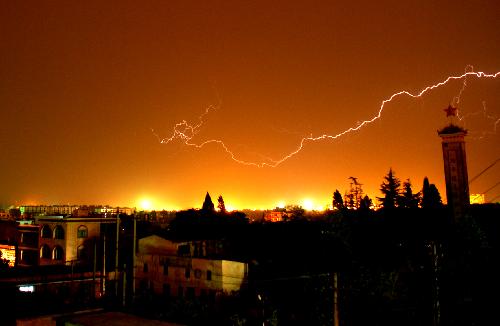 Thunderstorm hits SW China, failing to ease drought