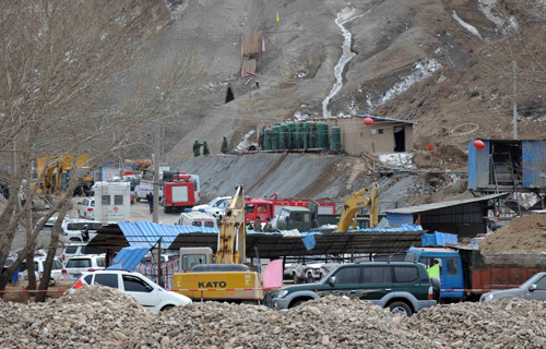 Rescue continues after railway tunnel collapses in N China