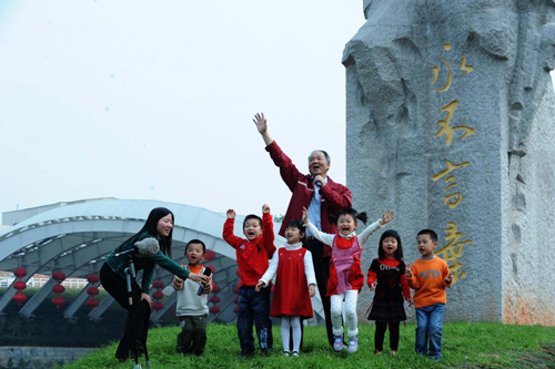 Chinese mainland's first undersea tunnel opens