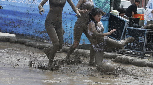 Soccer babes fight in mud to herald World Cup