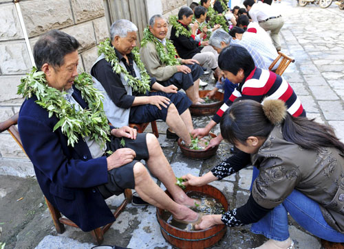 Festival air surrounds Quyuan's hometown