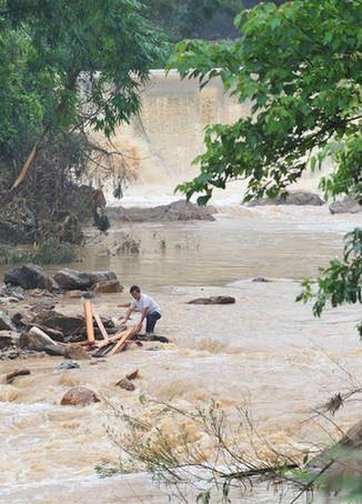 Rainstorms to continue lashing S China