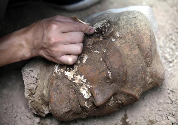 120 terracotta warriors unearthed at museum pit