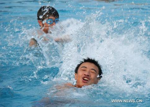 Enjoy cool in water