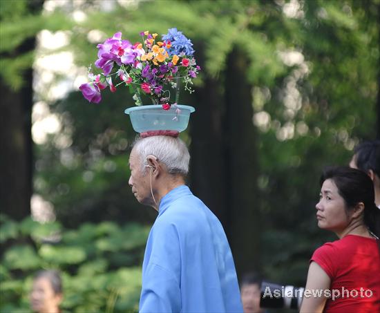 Play Tai Chi in flowery way