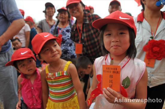 Resettlement for water project begins in C China