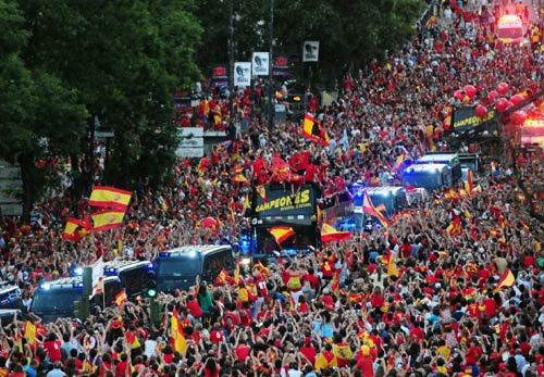 Spain World Cup fiesta goes wild