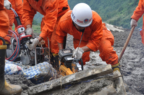 90 still missing after mudslide in Yunnan