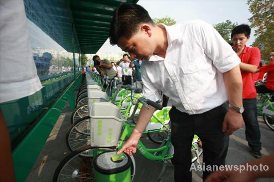 City breathes easier on low-carbon day