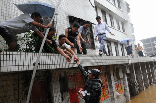 Mass evacuation in flood-hit Hainan