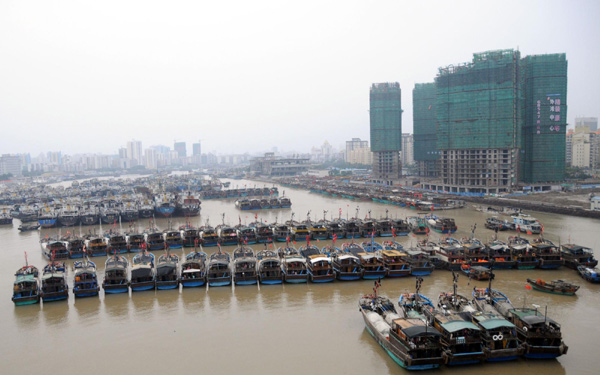 Boats take refuge in port from typhoon Megi