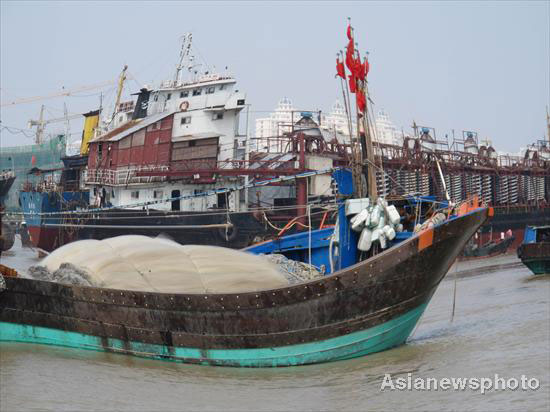 Boats take refuge in port in Haikou