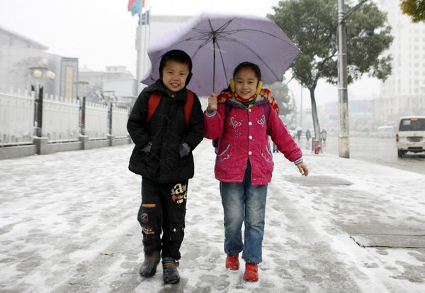 Snowfall sweeps many parts of China