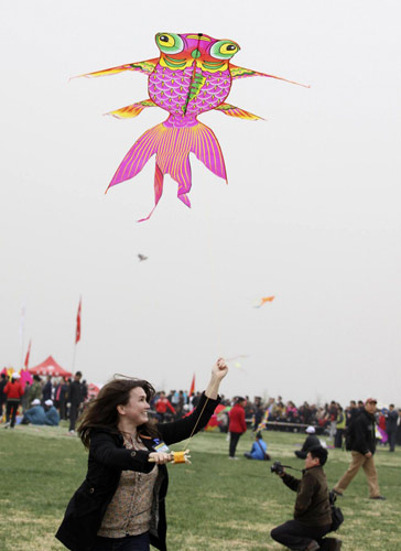 The kite runners in E. China