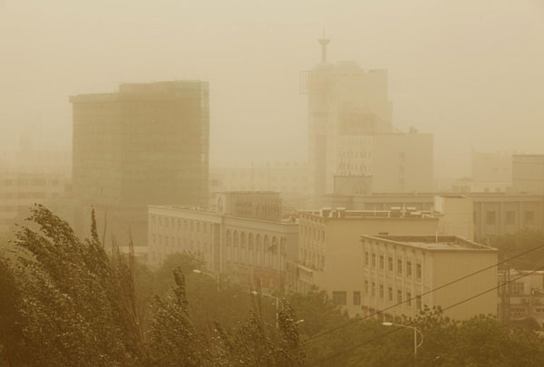 Sandstorm strikes NW China