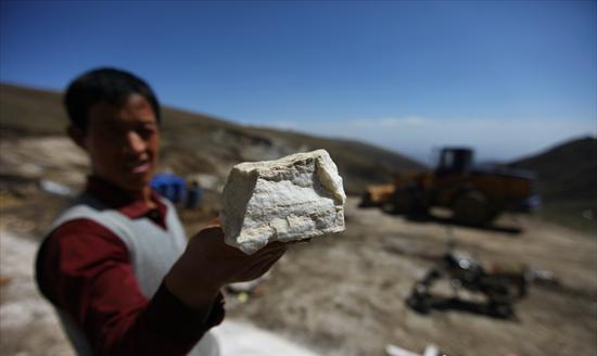 Plateau grasslands threatened by stone mining