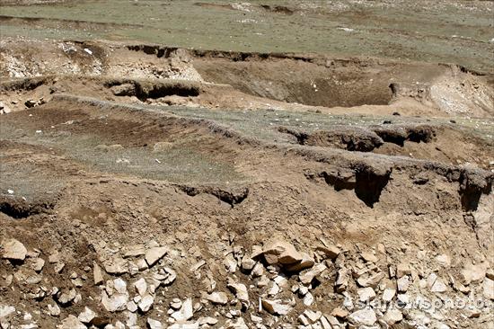 Plateau grasslands threatened by stone mining