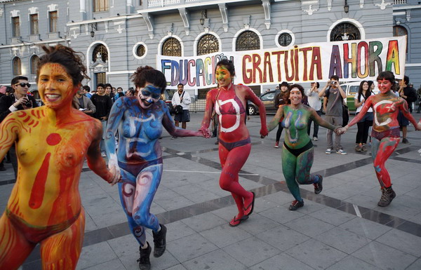 Chilean students in body paint urge education reform