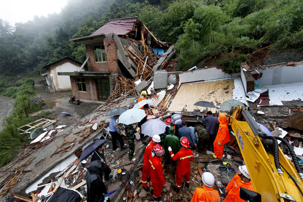 Mountain landslide kills 2 in E China