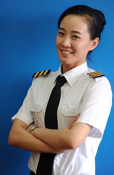 First female pilot flies NE China skies